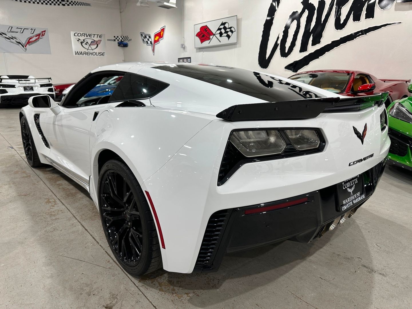 2016 [G8G] Arctic White Chevrolet Corvette   | C7 Corvette Photo 5
