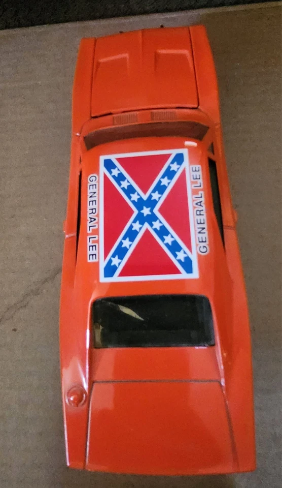 Dukes of Hazzard General Lee 1:24 Scale ERTL - Image 4 of 4