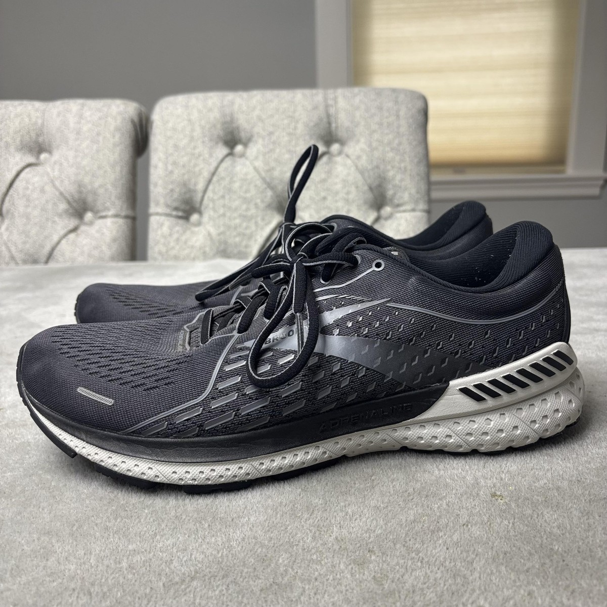 Brooks Adrenaline GTS 21 Shoes Mens Size 10 Black Gray Running