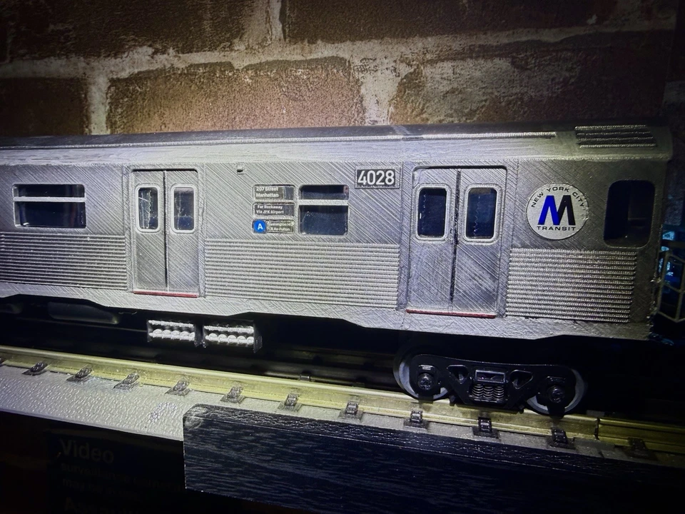New MTA NYCT R38 Subway Set. *Not MTH Or Lionel* - Image 4 of 4