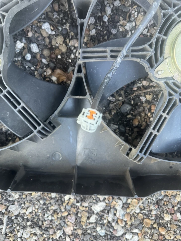 Conjunto de ventilador de radiador Nissan 350Z 2003-2007 OEM Foto 4 de 4