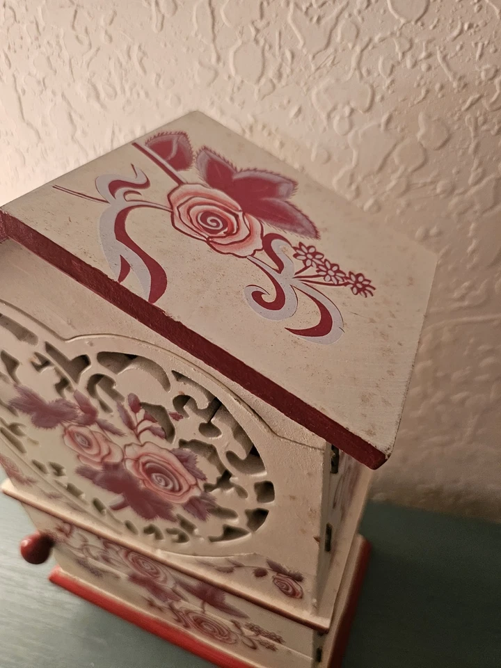 Shabby Chic FreeStanding SpiceRack/Storage Box, Red Rose & Heart Design, 2... - Image 4 of 4