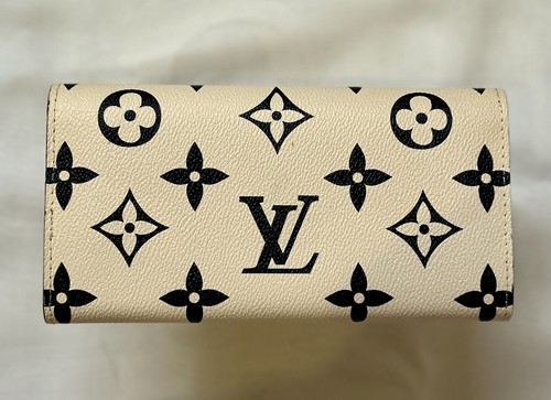 Louis Vuitton Sarah Monogram Wallet - Luxury Women's Envelope Wallet - Picture 2 of 6