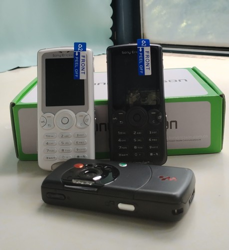 Sony Ericsson Walkman W810i - Satin black (Unlocked) Cellular keyboard phone - Picture 7 of 9