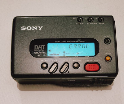 Sony DAT Digital Audio Tape Walkman TCD-D7 AVLS SOLD AS IS / FOR PARTS
