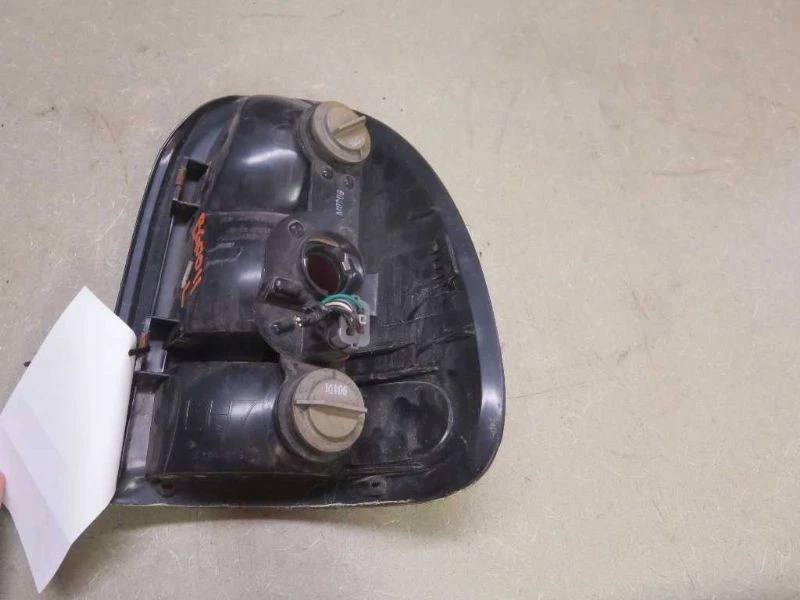 Luz trasera izquierda para conductores Dodge Durango 1998-2003 Foto 2 de 2
