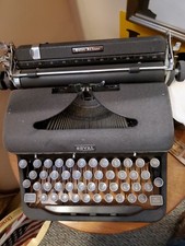 Royal Quiet Deluxe Typewriter VINTAGE thumbnail