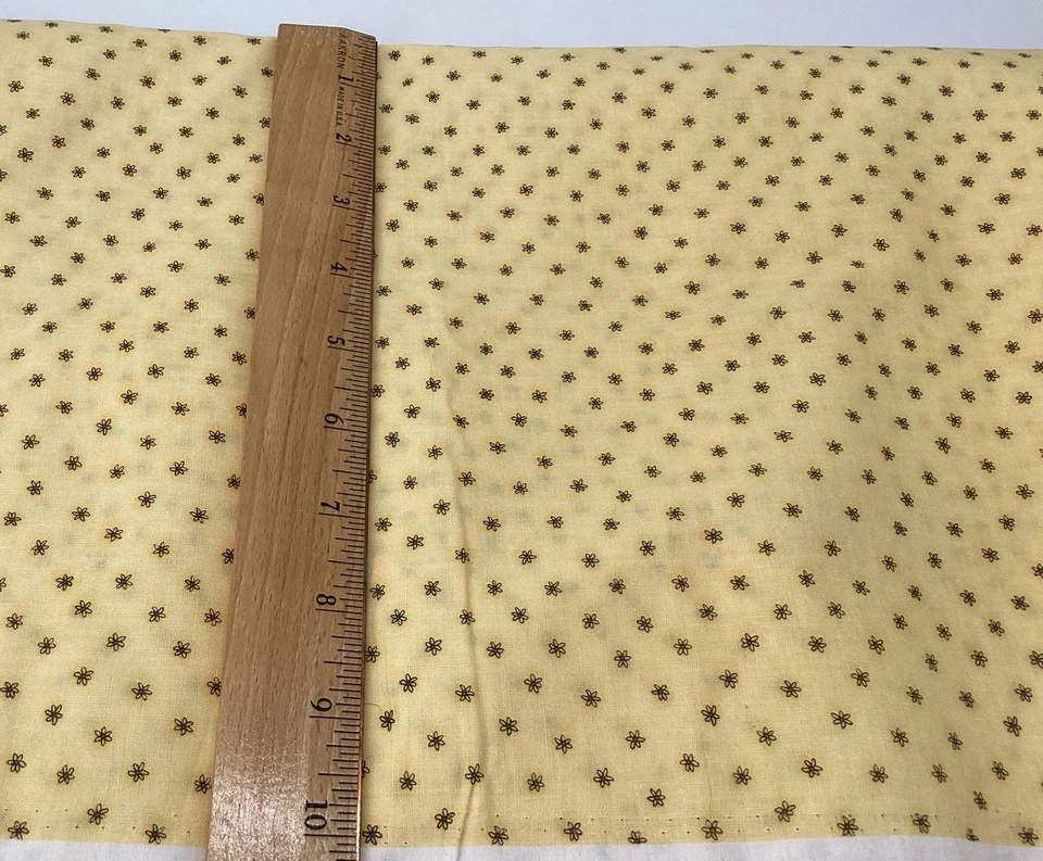 SOUTH SEA IMPORTS Tela 100% Algodón DEBBIE MUMM THE WORD Amarillo Floral 2 yardas Foto 2 de 3