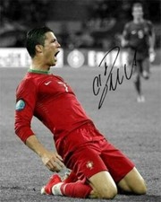 CRISTIANO RONALDO - 8 X 10 GLOSSY  SIGNED PHOTO REPRINT
