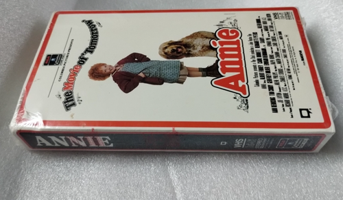 Annie VHS 1985 Brand New Factory Sealed WATERMARKED VCR Tape Carol Burnett - Imagen 7 de 7