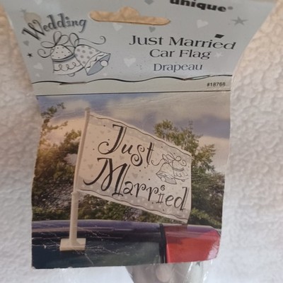 Unique Party ''Just Married'' plastic car flag.