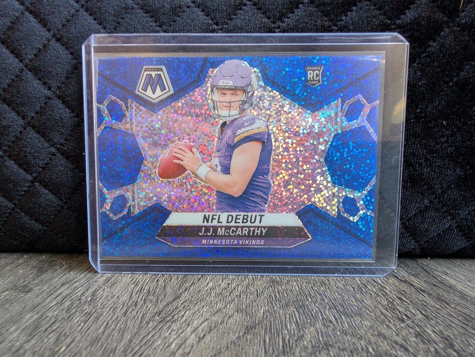 2024 Panini Mosaic - NFL Debut J.J. McCarthy Blue Sparkle / 96 (RC)