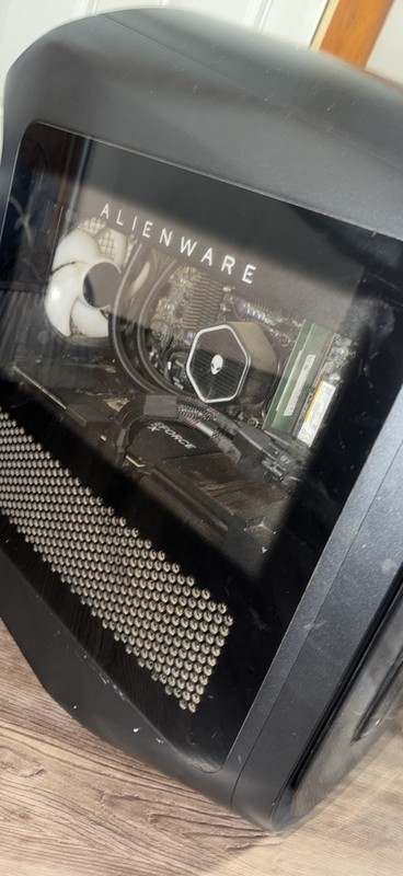 Alienware Aurora R15 i9-13900F 32Gb Ram  RTX 4080 1TB SSD Liquid RGB