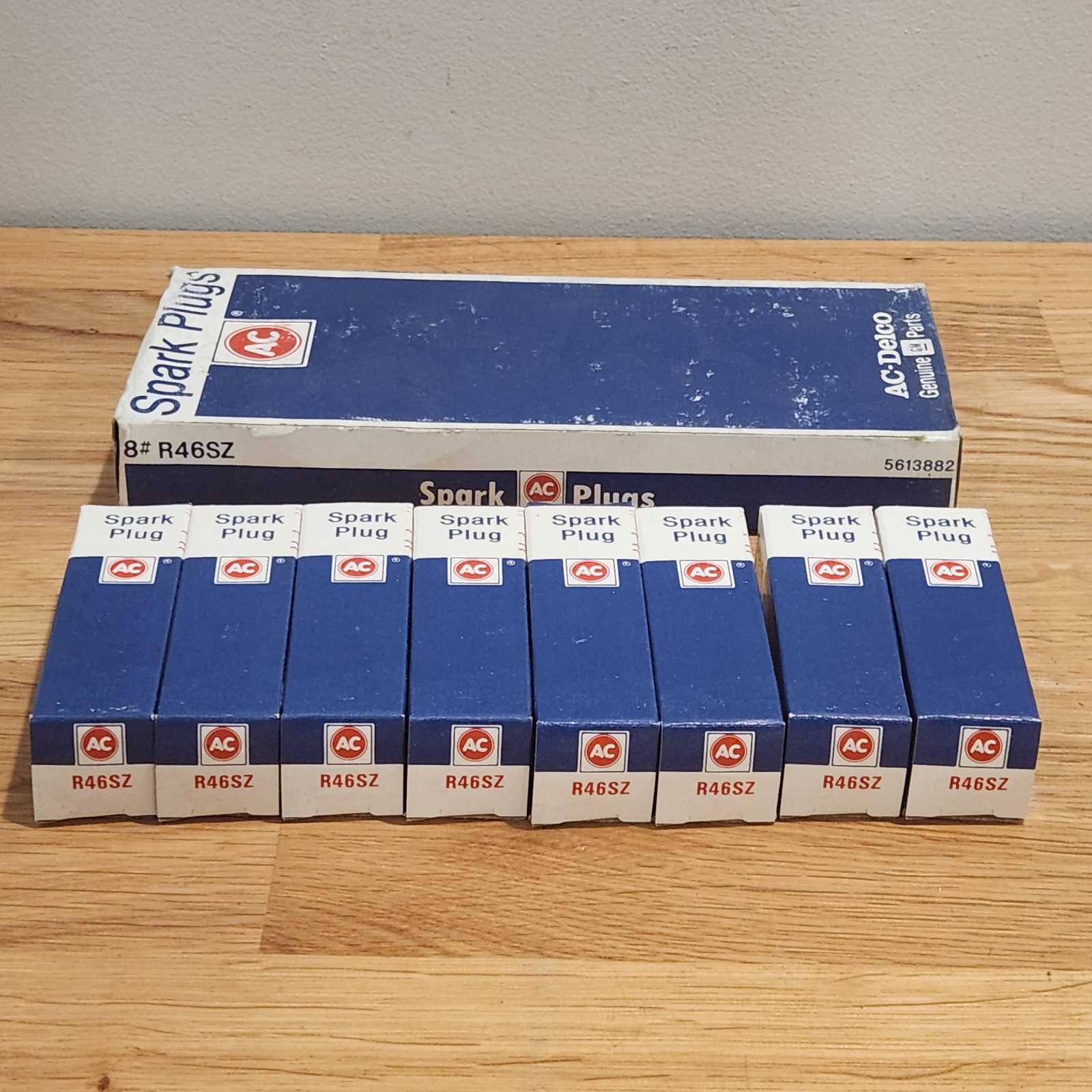 Lot of 8 AC Delco R46SZ Spark Plugs-5613882-Genuine GM Parts-New Old Stock