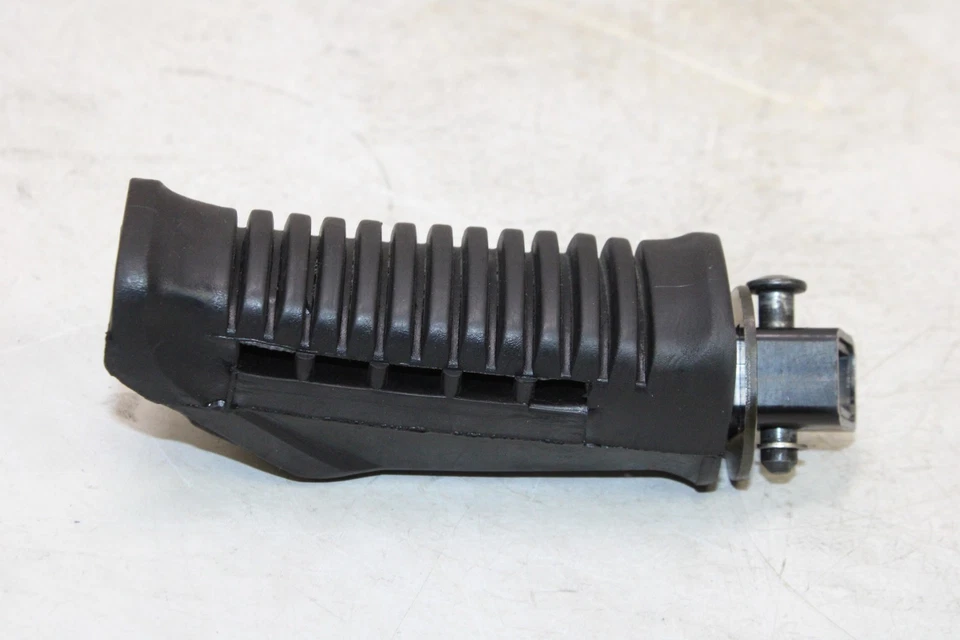 2009 Suzuki GS500F FABRICANTE DE EQUIPAMENTO ORIGINAL TRASEIRO DIREITO PASSAGEIRO PEG - Imagem 3 de 4