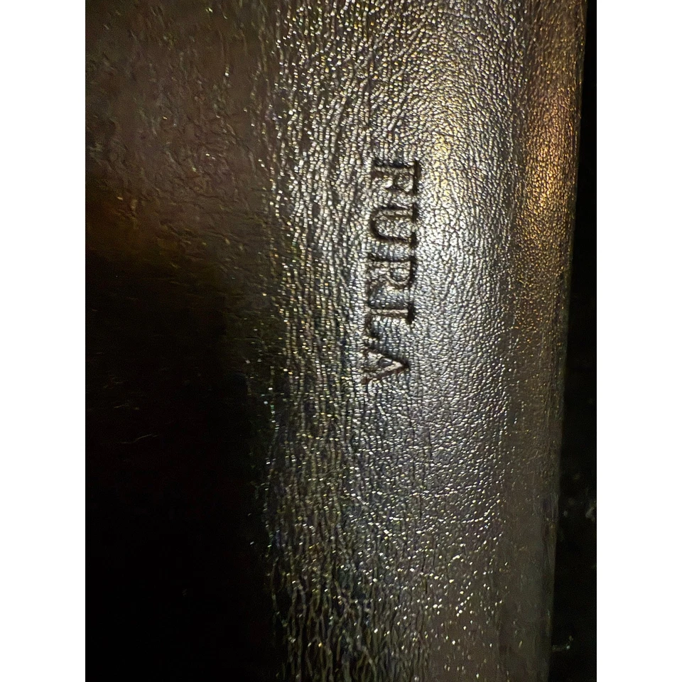 Cartera grande de cuero marrón Furla con interior rosa usada en excelente estado Foto 2 de 4