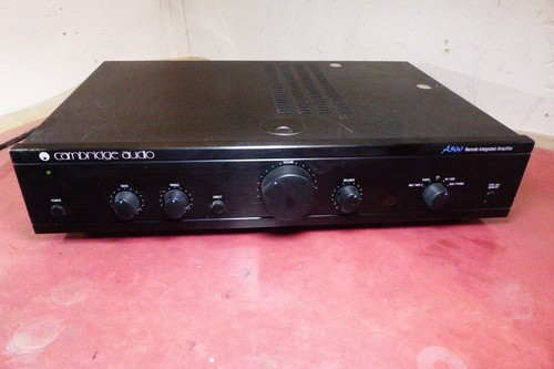 Amplificatore integrato remoto Cambridge Audio A500 - Foto 2 di 19