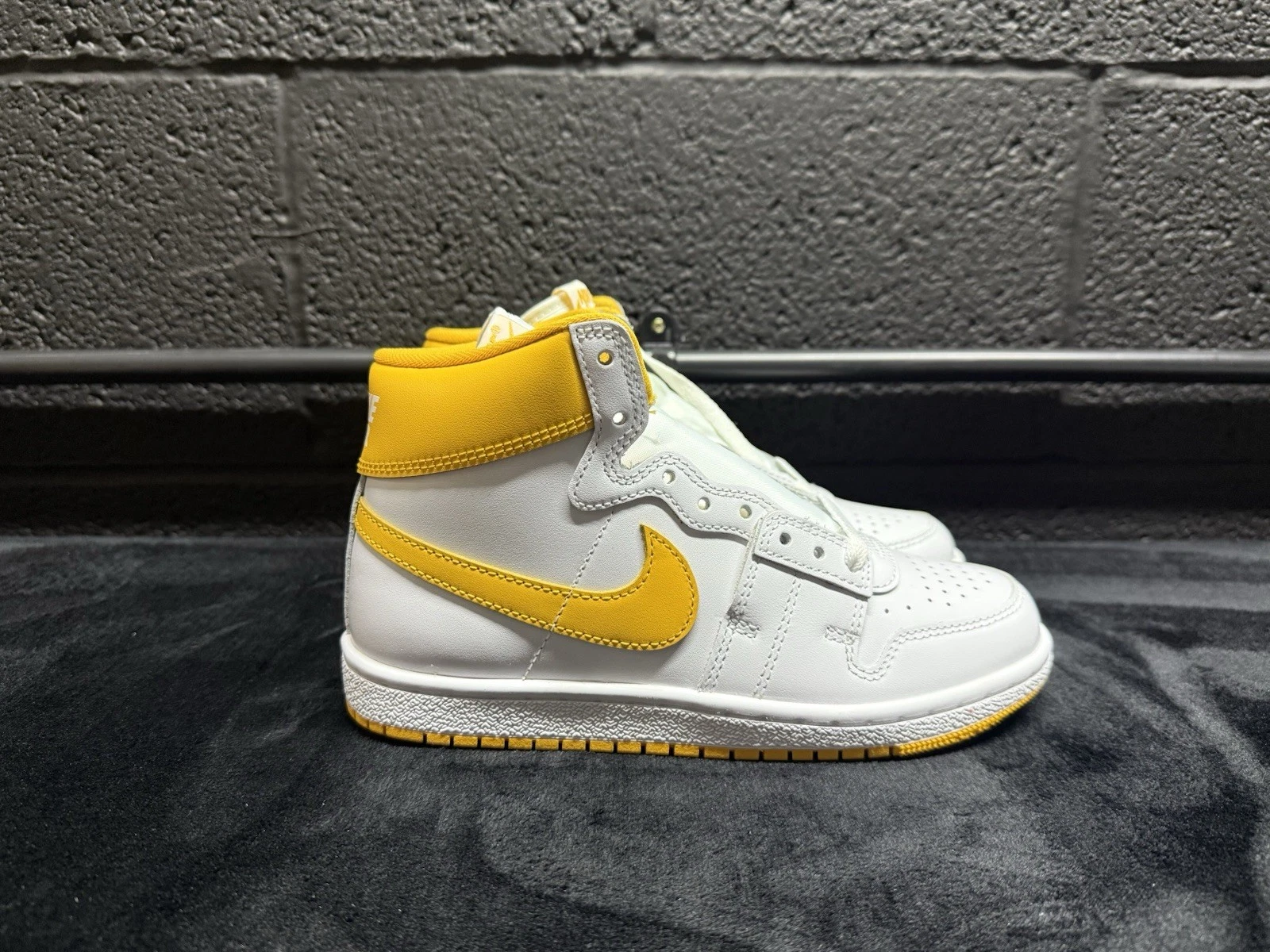 NIKE **NUOVO** Jordan Air Ship UK4.5 DX4976 107