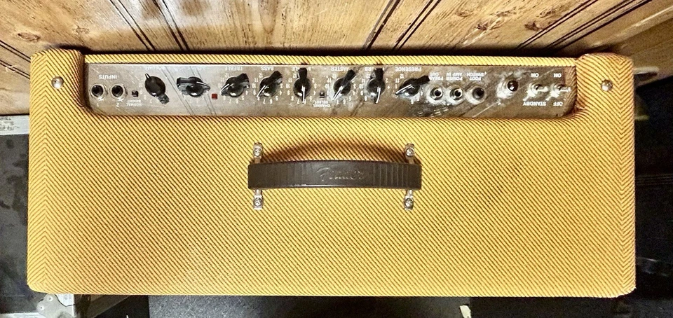 Combo amplificador tubo Fender Deluxe reedición 12" 40W Foto 2 de 3