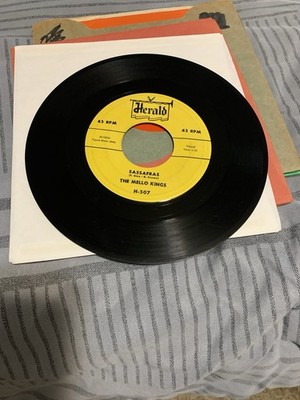 THE MELLO KINGS VINTAGE 45 RECORD:  CHAPEL ON THE HILL /SASSAFRAS DOO WOP Tested