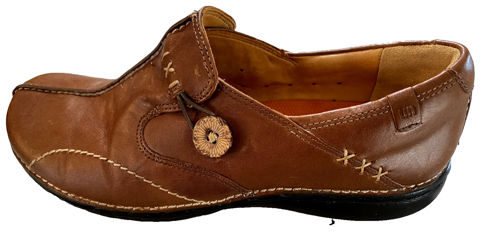 Mocassino slipon slipon Clarks Donna Super Carino Bottoni Fiore Marrone Scuro 8M Cuciture Top