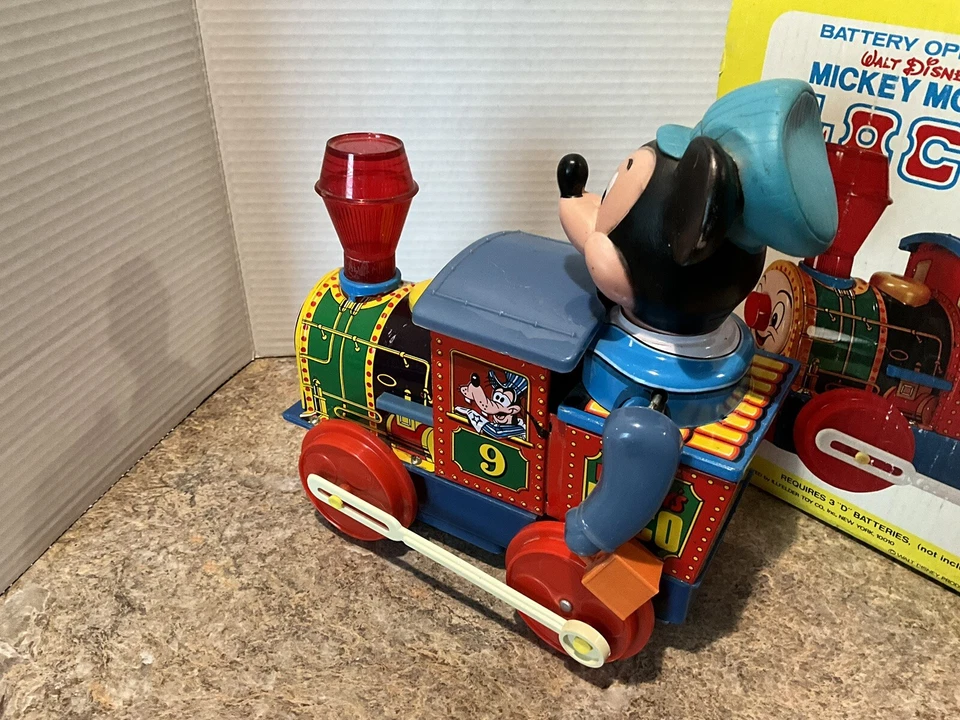 LOCOMOTORA MICKEY'S AÑOS 60 TREN A PILAS, MOTOR, MICKEY MOUSE Bump N Go Foto 4 de 4