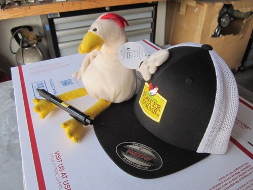 New Foster Farms Men's Flexfit Hat Cap Stuffed Chicken Fountain pen Official - Picture 10 of 10