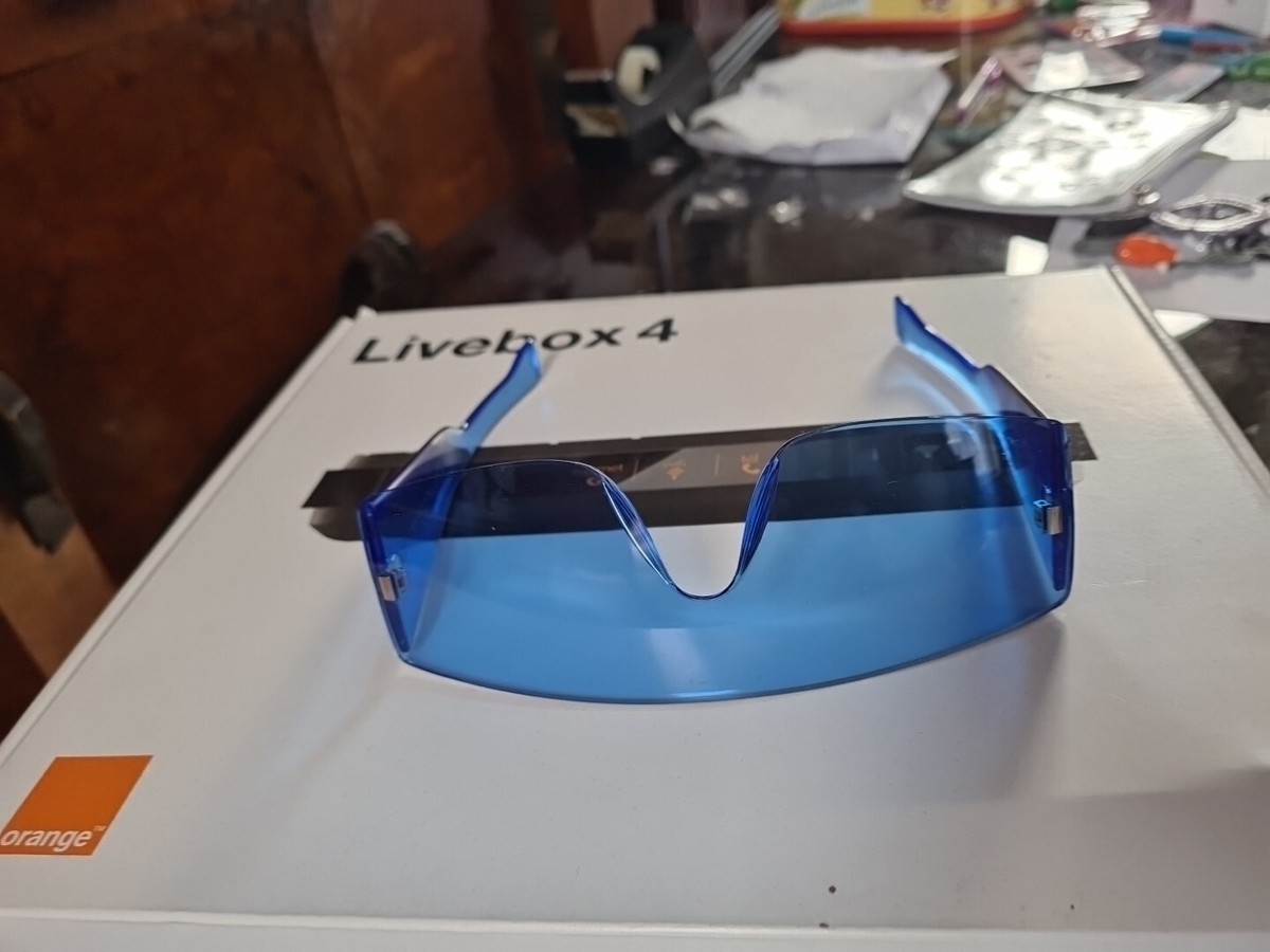 Lunettes De Soleil Vintage COURREGES Space Age - Années 1970 - Monture Bleue - Occasion