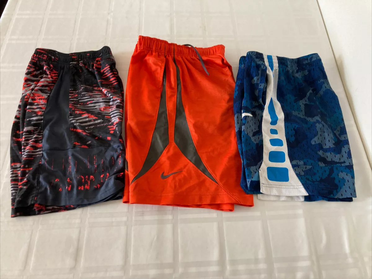 Under Armour sports bra, Women's Fashion, Activewear on Carousell