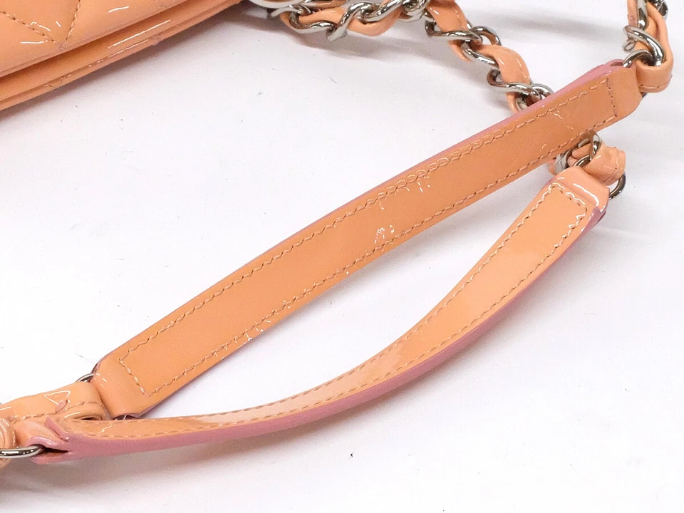  Bolso de Hombro Chanel Patente Beige Rosa Plata HW Mediano Foto 3 de 4
