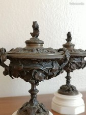 garnitures de cheminée en bronze et marbre cassolettes