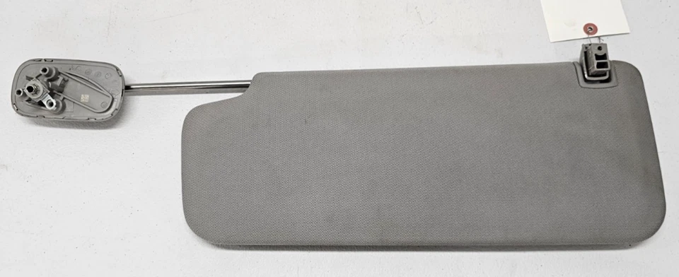 2014-2018 Chevrolet Silverado 1500 Left Driver Side Sun Visor OEM #716535 — 第 3/4 张图片