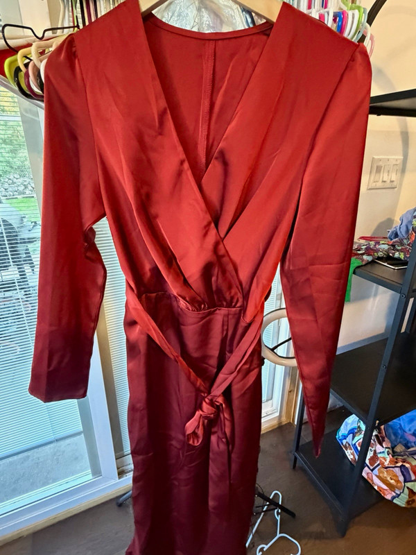 Women's Red Satin in appearance Wrap V-Neck Long Sleeve dress Tie Zip, Size S