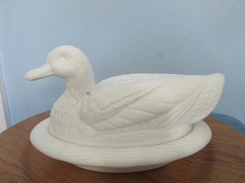 Vintage Westmoreland White Milk Glass Duck On A Nest 2 pc candy butter dish DON