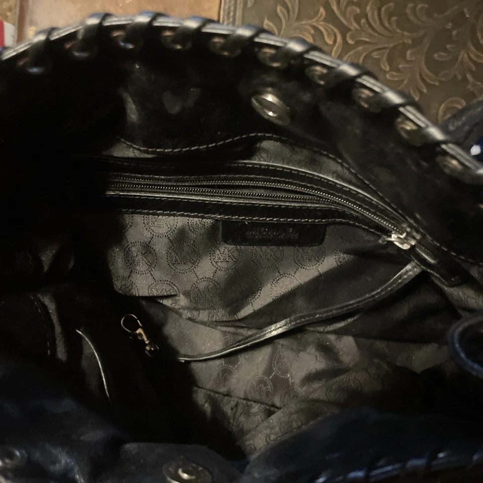 MICHAEL KORS HAMILTON HIPPIE Grommet Quilted Leather EW Satchel 30H4SHGS3L BLACK - Image 3 of 4