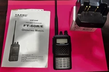 YAESU FT-60R RADIO TRANSEIVER DUAL BAND HANDHELD w RAPID CHARGER & BASE