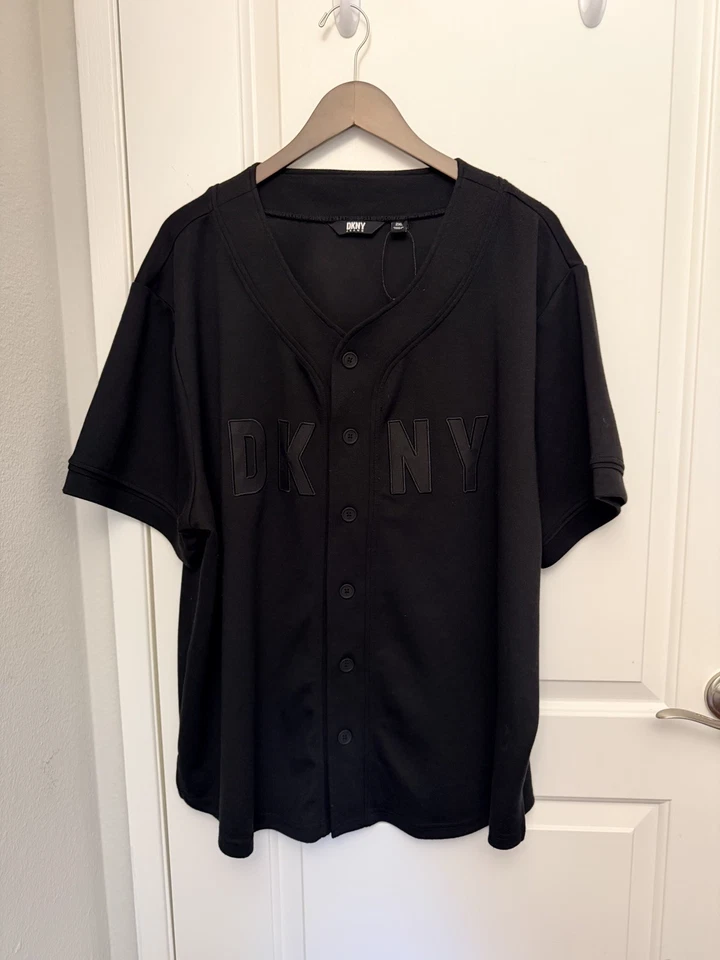 Camiseta deportiva de béisbol DKNY Jeans con botones negra bordada talla 2XL Foto 3 de 4