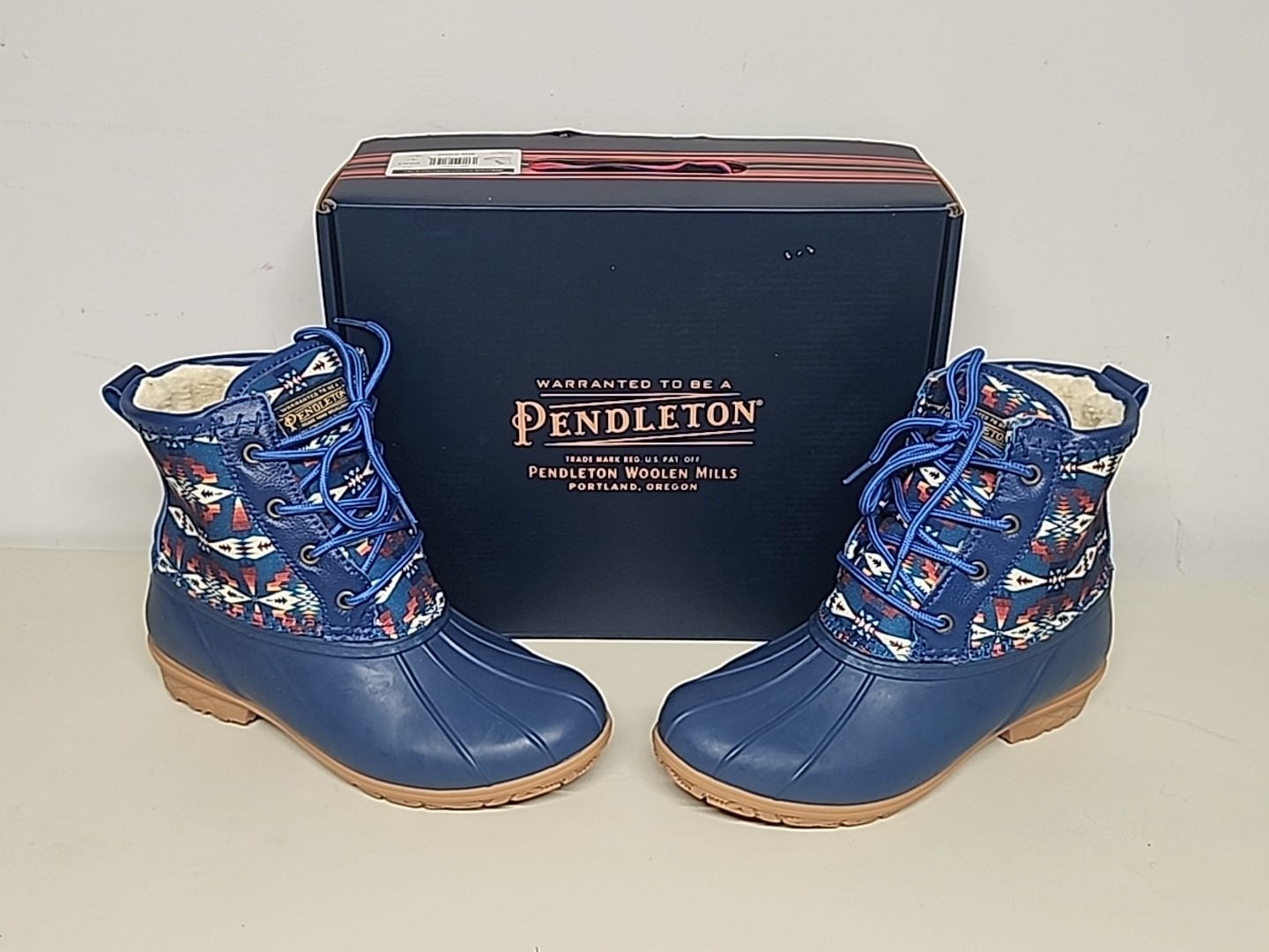 Pendleton Women’s Heritage Pattern Tucson Duck SR… - image 1