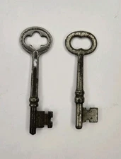 Antique Lot Of 2 Skeleton Keys Various Makes Decor Russell & Irwin Corbin VTG
