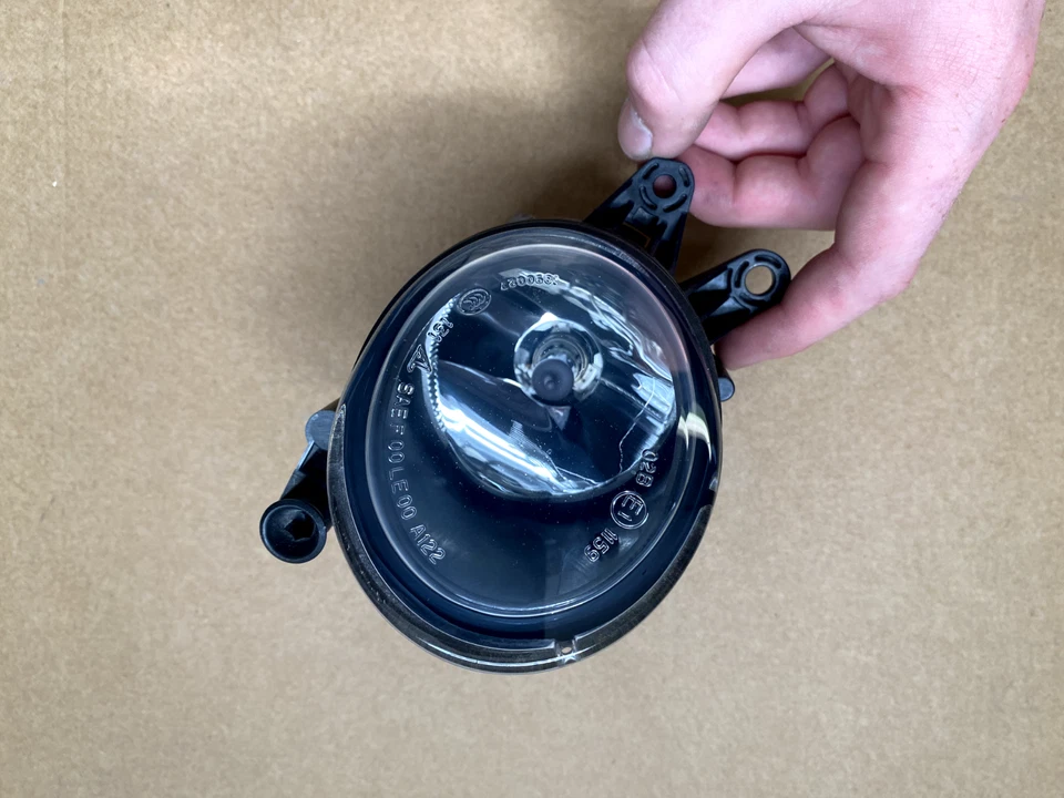 Conjunto de luz antiniebla lateral derecha Volvo C30 C70 S40 V50 2004-2012 OEM 31213176 Foto 4 de 4