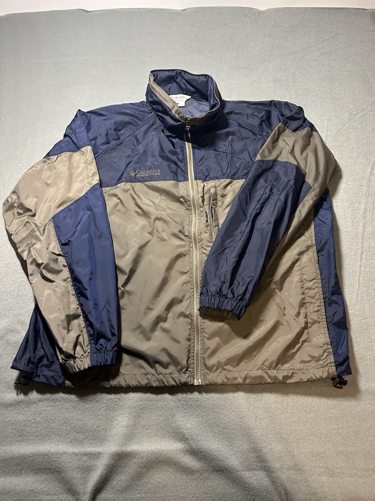 Columbia Men's Windbreaker-Hiking jacket. Packable Size XL