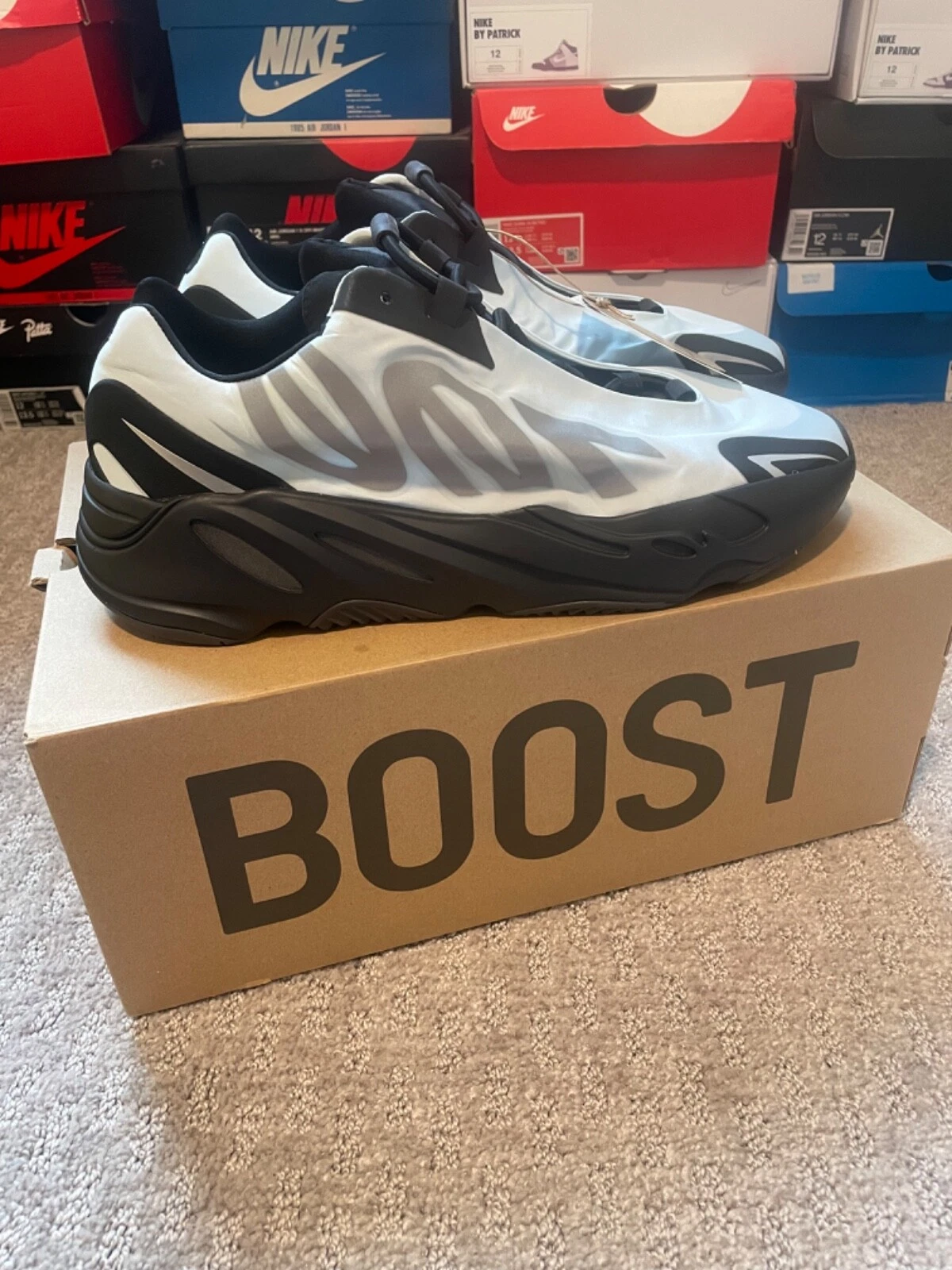 Taglia 12 Adidas Yeezy Boost 700 MNVN Tinta Blu