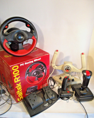 Konvolut :  SAITEK R 100 Racing Wheel für PC , Zoomer Steuerhorn und 2 Joysticks