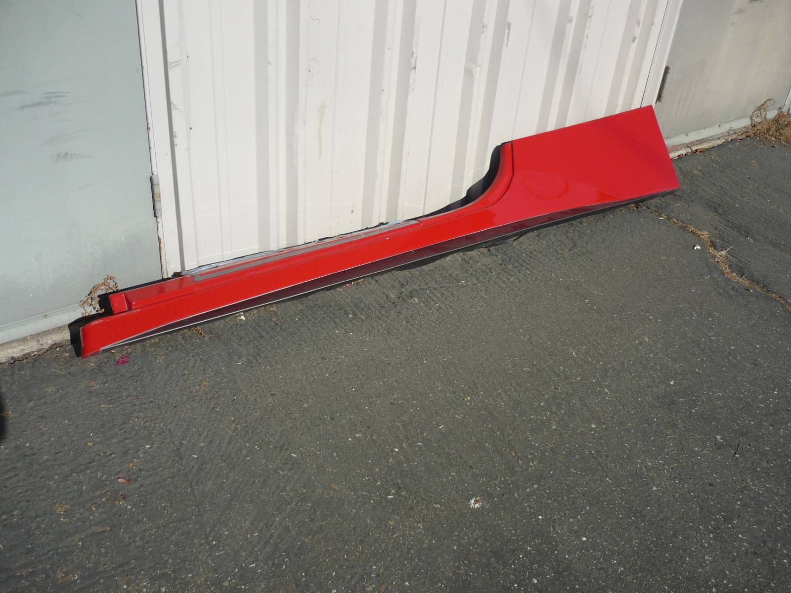Ferrari 458 Italia, Spider - LH Rocker Panel/ Side Skirt Red - P/N 83243310