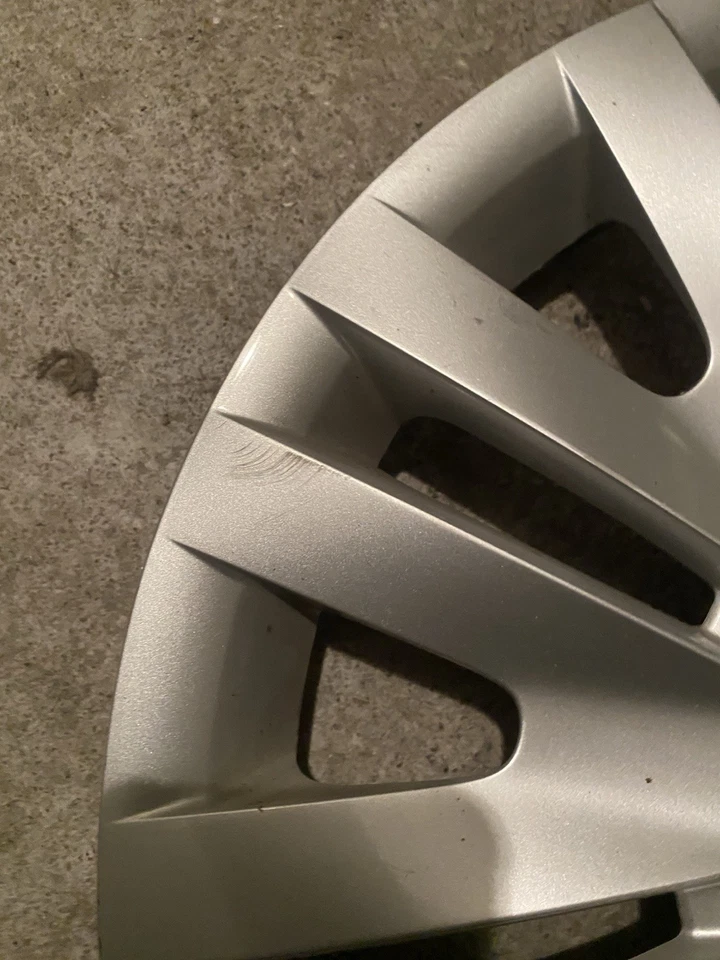 1 Original Radkappe VOLKSWAGEN VW GOLF VI PLUS CADDY III 15 Zoll 5K0601147 - Bild 2 von 4