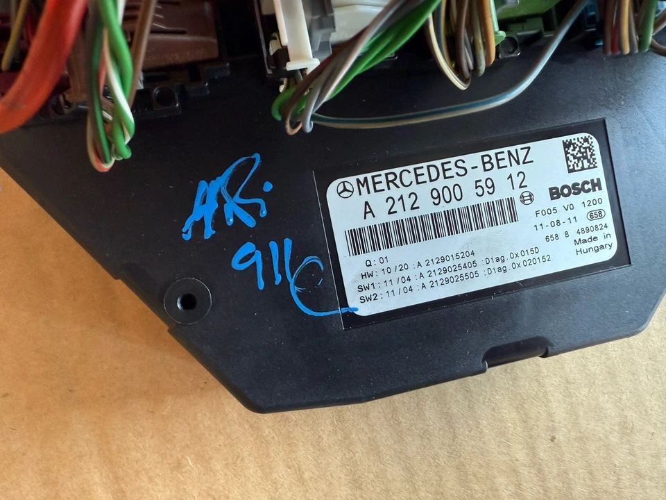 OEM 10-13 MERCEDES BENZ X204 W207 W212 GLK350 E350 E550 BLOQUE CAJA FUSIBLES SAM delantero Foto 2 de 3