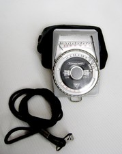Vintage USSR Leningrad 4 - selenium ll light meter, leather case diffuse.