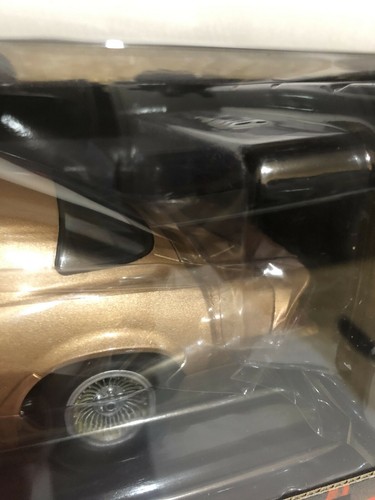 1979 Camaro GOLD 13573 Greenlight 1:18 - Picture 4 of 10