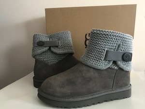 shaina uggs grey