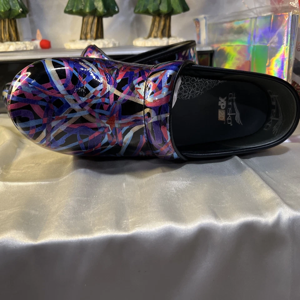 Zueco para mujer Dansko XP 2.0 negro, púrpura cinta charol talla 39EU 8-8.5 Foto 4 de 4